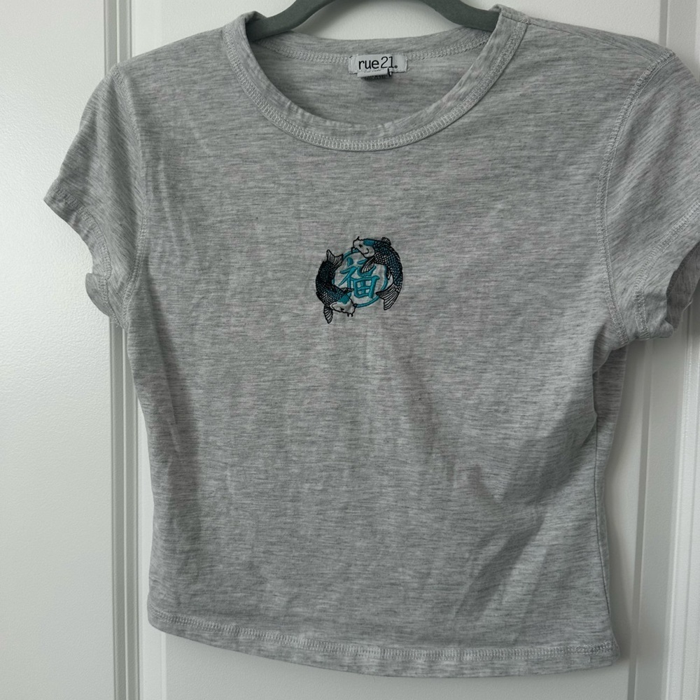 Rue21 Short sleeve Cropped Top Embroidered Koi Fish T Shirt